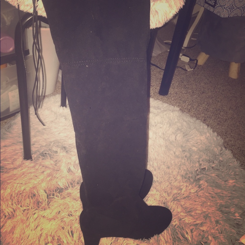 Knee high boots 👢. Brand new w/o tags.